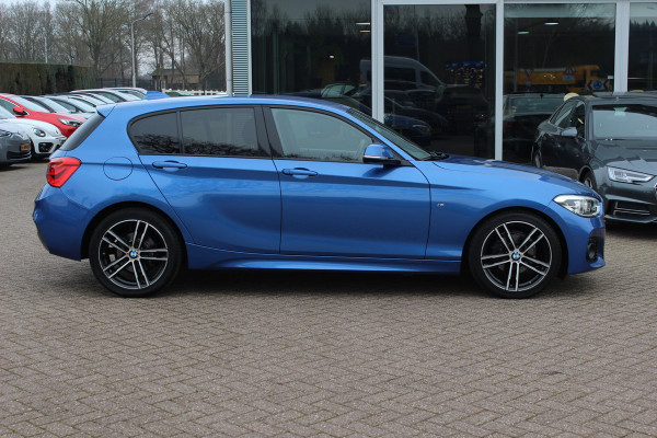 BMW 1-serie 118i Edition M Sport Shadow High Executive / Alcantara / Navigatie / Parkeerhulp V+A / 18'' / Stoelverwarming / Cruise Control