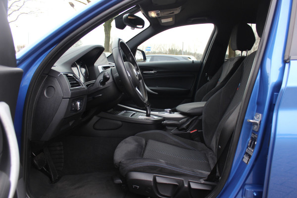 BMW 1-serie 118i Edition M Sport Shadow High Executive / Alcantara / Navigatie / Parkeerhulp V+A / 18'' / Stoelverwarming / Cruise Control