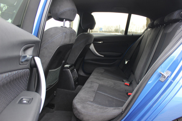 BMW 1-serie 118i Edition M Sport Shadow High Executive / Alcantara / Navigatie / Parkeerhulp V+A / 18'' / Stoelverwarming / Cruise Control