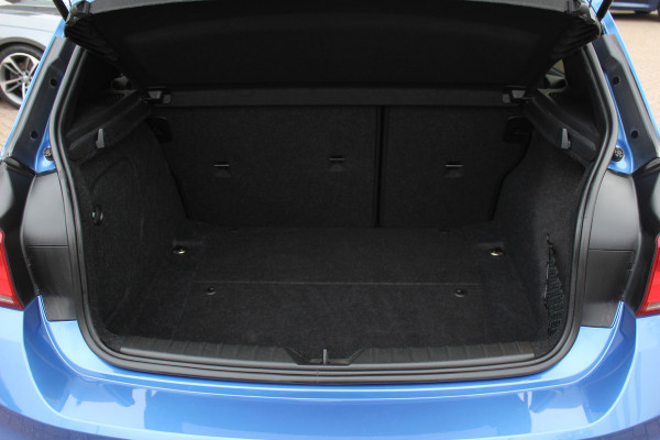 BMW 1-serie 118i Edition M Sport Shadow High Executive / Alcantara / Navigatie / Parkeerhulp V+A / 18'' / Stoelverwarming / Cruise Control