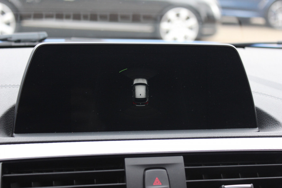 BMW 1-serie 118i Edition M Sport Shadow High Executive / Alcantara / Navigatie / Parkeerhulp V+A / 18'' / Stoelverwarming / Cruise Control