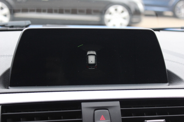 BMW 1-serie 118i Edition M Sport Shadow High Executive / Alcantara / Navigatie / Parkeerhulp V+A / 18'' / Stoelverwarming / Cruise Control