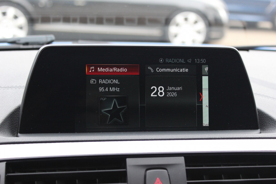 BMW 1-serie 118i Edition M Sport Shadow High Executive / Alcantara / Navigatie / Parkeerhulp V+A / 18'' / Stoelverwarming / Cruise Control