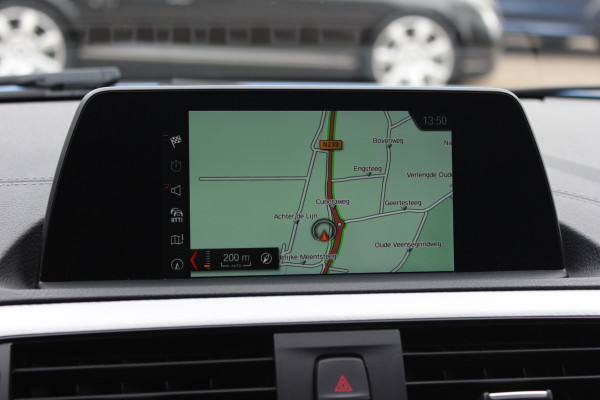 BMW 1-serie 118i Edition M Sport Shadow High Executive / Alcantara / Navigatie / Parkeerhulp V+A / 18'' / Stoelverwarming / Cruise Control