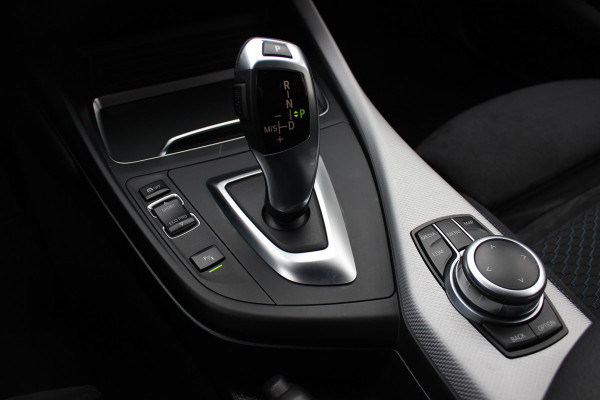 BMW 1-serie 118i Edition M Sport Shadow High Executive / Alcantara / Navigatie / Parkeerhulp V+A / 18'' / Stoelverwarming / Cruise Control