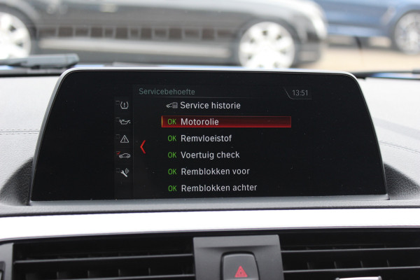 BMW 1-serie 118i Edition M Sport Shadow High Executive / Alcantara / Navigatie / Parkeerhulp V+A / 18'' / Stoelverwarming / Cruise Control