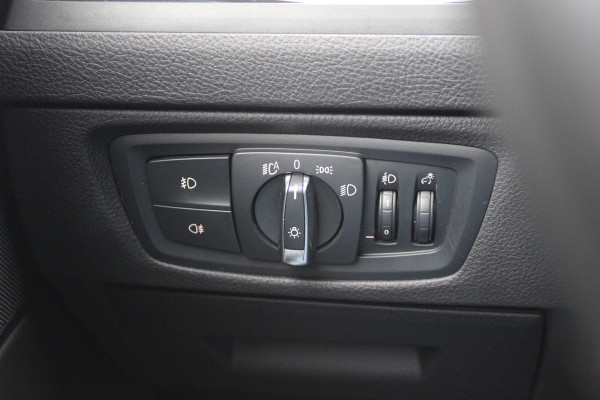 BMW 1-serie 118i Edition M Sport Shadow High Executive / Alcantara / Navigatie / Parkeerhulp V+A / 18'' / Stoelverwarming / Cruise Control