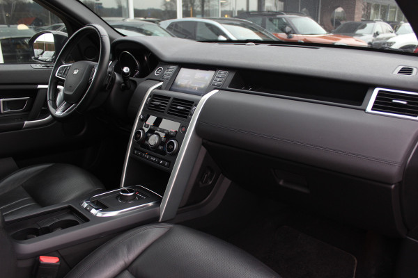 Land Rover Discovery Sport 2.0 TD4 Urban Series SE Dynamic / Trekhaak / Panoramadak / Camera / Leder / 19'' / Meridian / Navigatie / Stuur+Stoelverwarming / Cruise Control