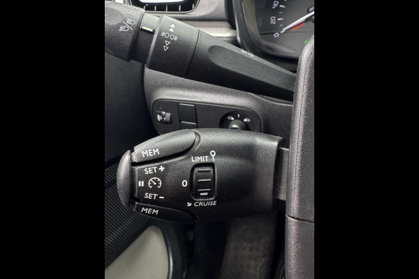 Citroën C3 1.2 PureTech Shine Pack - AUTOMAAT I Navigatie / Apple CarPlay I Airco I Sport velgen I PDC I