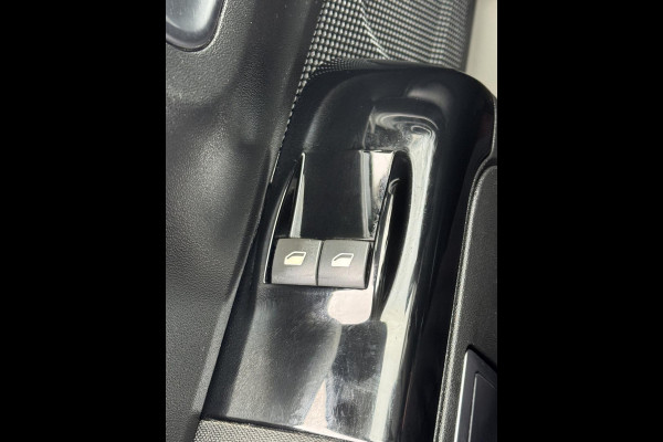 Citroën C3 1.2 PureTech Shine Pack - AUTOMAAT I Navigatie / Apple CarPlay I Airco I Sport velgen I PDC I