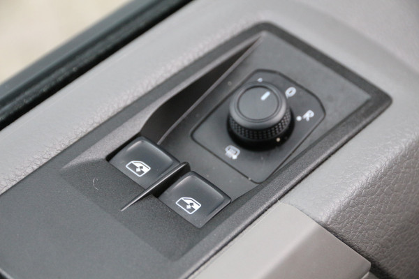 Volkswagen Crafter 2.0 TDI 140 L3H3 | Aut. | 3T trekgewicht | Navi | Camera | Airco..