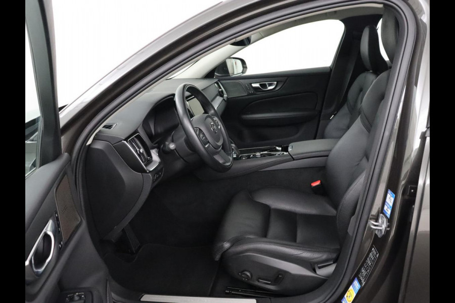 Volvo V60 2.0 T8 Recharge AWD Inscription | Panoramadak | Trekhaak | Stoel & stuurverwarming | Carplay | Harman/Kardon | Navigatie | Achterbankverwarming | Cruise control | PHEV | Plug In
