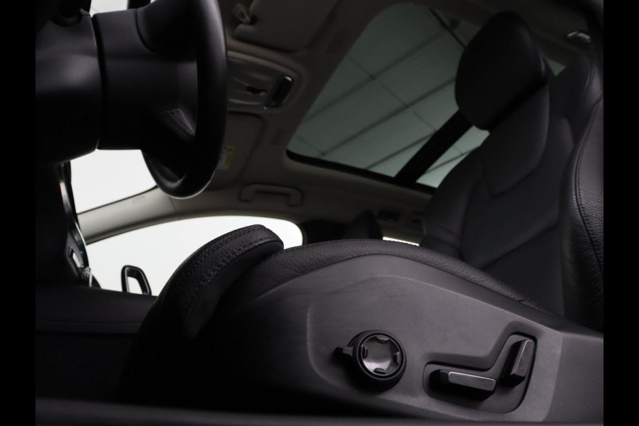 Volvo V60 2.0 T8 Recharge AWD Inscription | Panoramadak | Trekhaak | Stoel & stuurverwarming | Carplay | Harman/Kardon | Navigatie | Achterbankverwarming | Cruise control | PHEV | Plug In