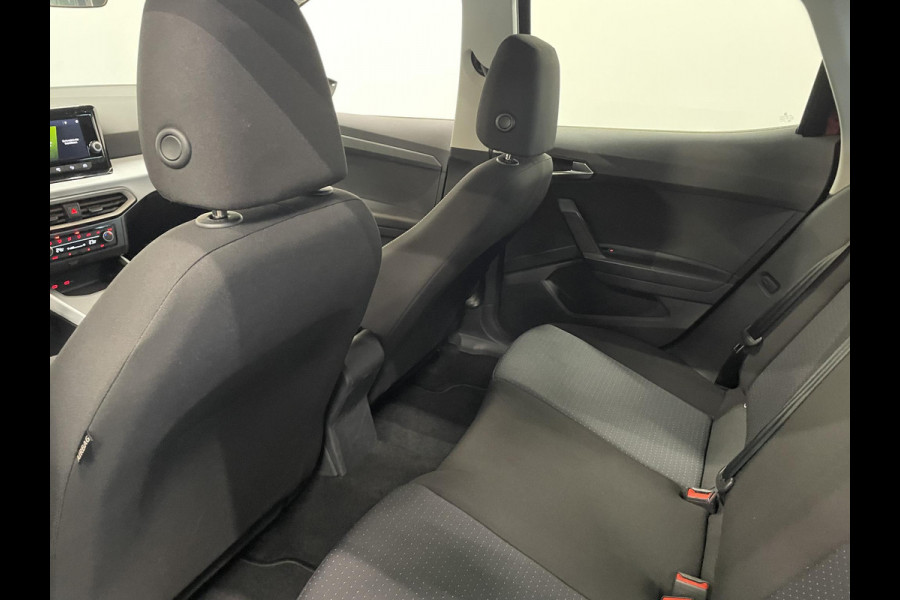 Seat Arona 1.0 TSI Style Navigatie Apple Carplay/ Android Auto Parkeersensoren achter Full LED Cruise Control Climate Control Bluetooth Lichtmetalen velgen