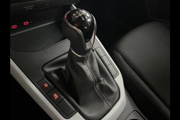 Seat Arona 1.0 TSI Style Navigatie Apple Carplay/ Android Auto Parkeersensoren achter Full LED Cruise Control Climate Control Bluetooth Lichtmetalen velgen