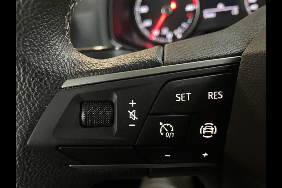 Seat Arona 1.0 TSI Style Navigatie Apple Carplay/ Android Auto Parkeersensoren achter Full LED Cruise Control Climate Control Bluetooth Lichtmetalen velgen