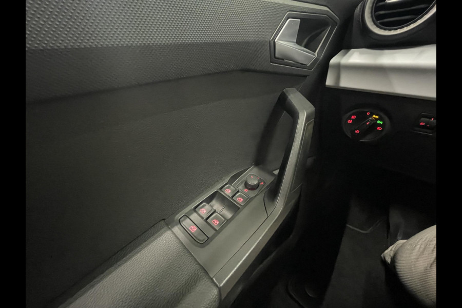 Seat Arona 1.0 TSI Style Navigatie Apple Carplay/ Android Auto Parkeersensoren achter Full LED Cruise Control Climate Control Bluetooth Lichtmetalen velgen