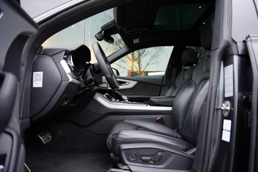 Audi Q8 55 TFSI E Quattro / 22 Inch / Panoramadak