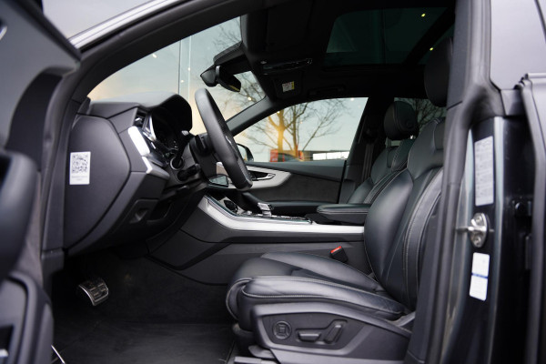 Audi Q8 55 TFSI E Quattro / 22 Inch / Panoramadak