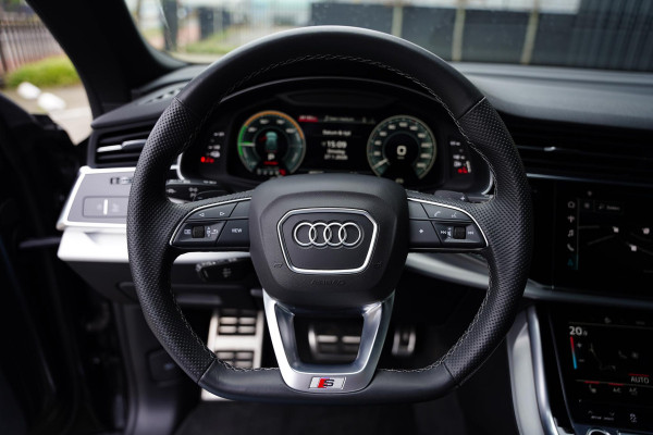 Audi Q8 55 TFSI E Quattro / 22 Inch / Panoramadak