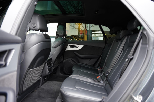 Audi Q8 55 TFSI E Quattro / 22 Inch / Panoramadak