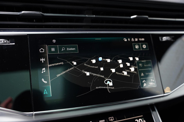 Audi Q8 55 TFSI E Quattro / 22 Inch / Panoramadak