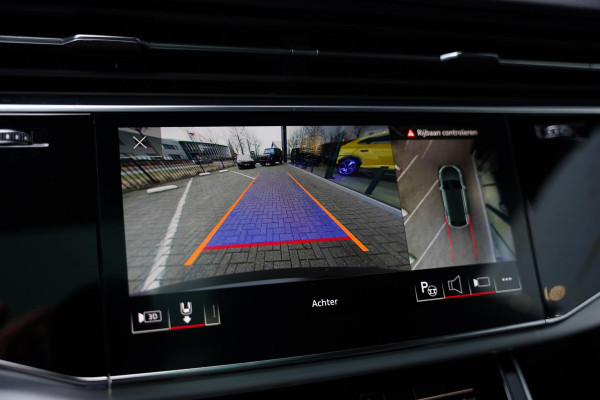 Audi Q8 55 TFSI E Quattro / 22 Inch / Panoramadak