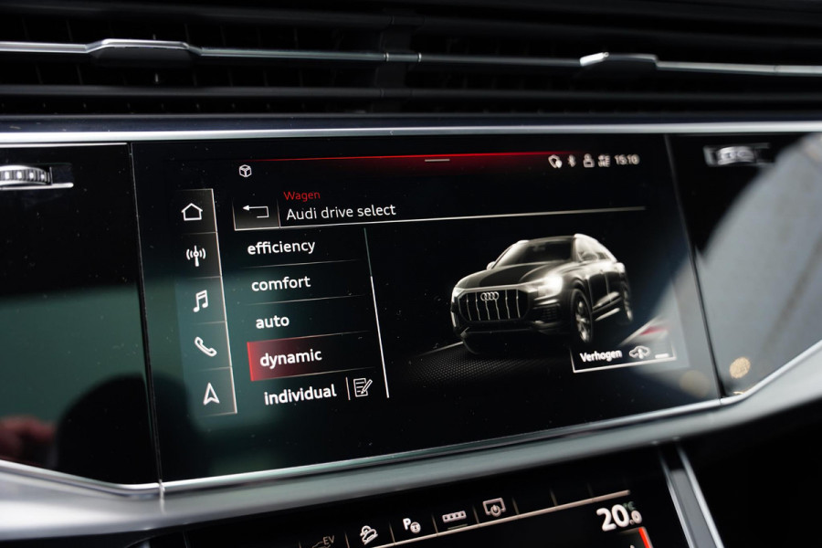 Audi Q8 55 TFSI E Quattro / 22 Inch / Panoramadak