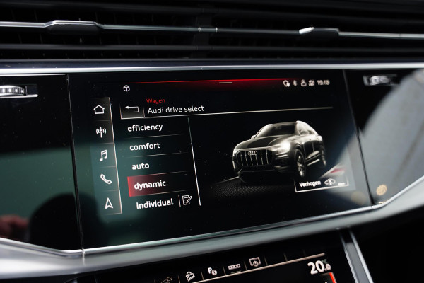 Audi Q8 55 TFSI E Quattro / 22 Inch / Panoramadak