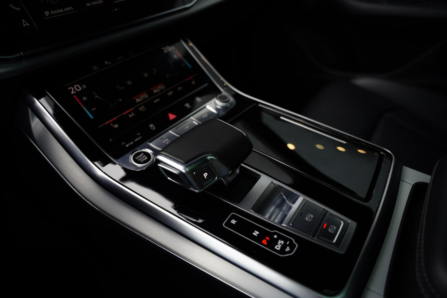 Audi Q8 55 TFSI E Quattro / 22 Inch / Panoramadak