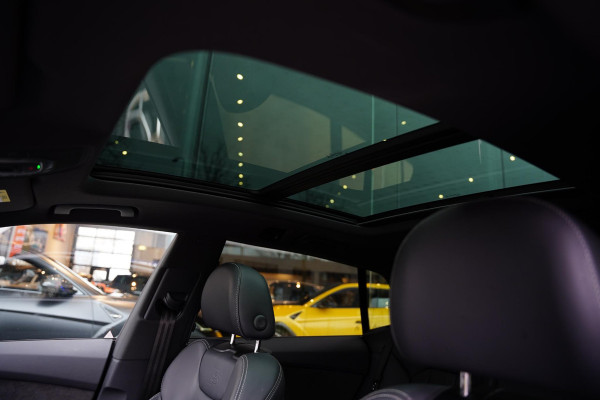 Audi Q8 55 TFSI E Quattro / 22 Inch / Panoramadak
