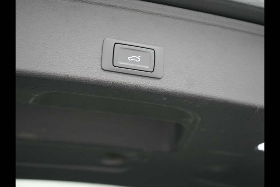 Audi A4 Avant 35 TFSI S Line 150pk Dealer O.H. | 2x S Line | Trekhaak Afn. | 19"L.M  | Sportstoelen Verwarmd | Virtual Cockpit | Sfeerverlichting | Matrix LED | Keyless | Apple Carplay | Navigatie | DAB |