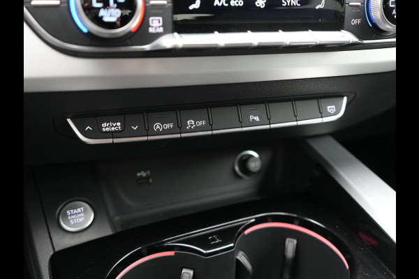 Audi A4 Avant 35 TFSI S Line 150pk Dealer O.H. | 2x S Line | Trekhaak Afn. | 19"L.M  | Sportstoelen Verwarmd | Virtual Cockpit | Sfeerverlichting | Matrix LED | Keyless | Apple Carplay | Navigatie | DAB |