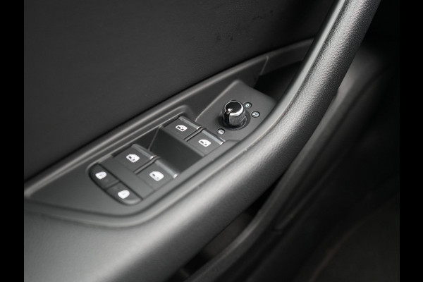 Audi A4 Avant 35 TFSI S Line 150pk Dealer O.H. | 2x S Line | Trekhaak Afn. | 19"L.M  | Sportstoelen Verwarmd | Virtual Cockpit | Sfeerverlichting | Matrix LED | Keyless | Apple Carplay | Navigatie | DAB |