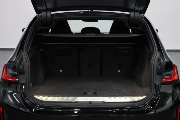 BMW 3 Serie Touring 330e M Sport BTW/LED/VIRTUAL/SFEER/PANO/LEER+S.VERWARMING+MEMORY/18" LMV/PDC/ACC/ECC/12 MND GARANTIE!