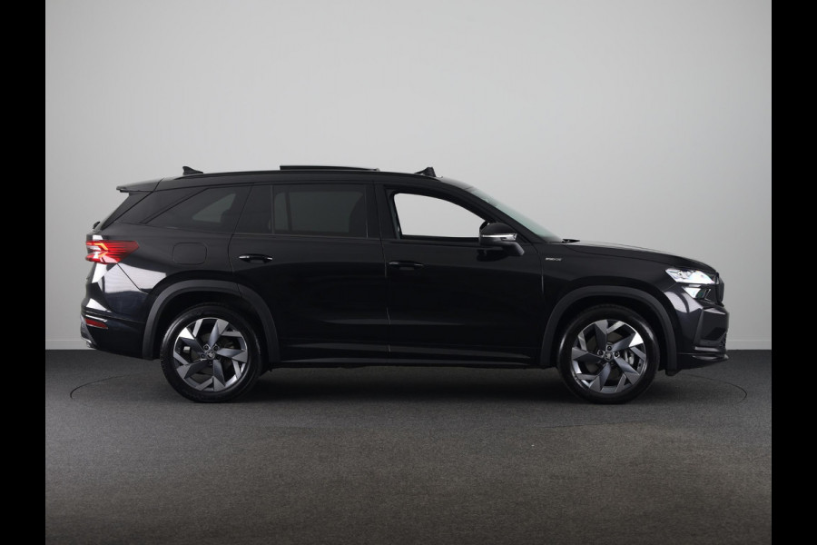 Škoda Kodiaq 1.5 TSI PHEV Sportline Business 204 pk Automaat (DSG) | Verlengde garantie | Navigatie | Panoramadak | Trekhaak (wegklapbaar) | Parkeersensoren | Achteruitrijcamera | Stoelverwarming v/a |