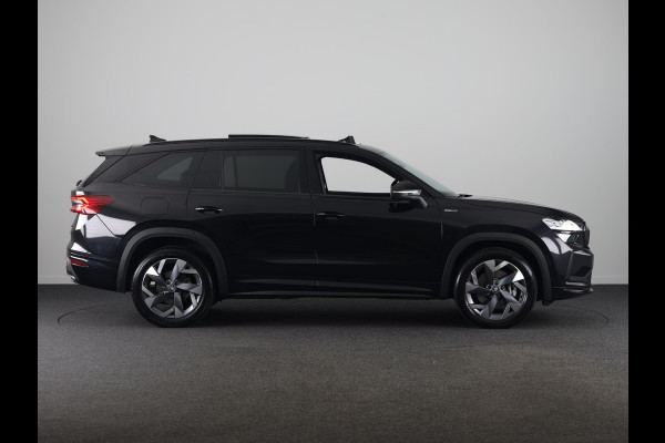 Škoda Kodiaq 1.5 TSI PHEV Sportline Business 204 pk Automaat (DSG) | Verlengde garantie | Navigatie | Panoramadak | Trekhaak (wegklapbaar) | Parkeersensoren | Achteruitrijcamera | Stoelverwarming v/a |