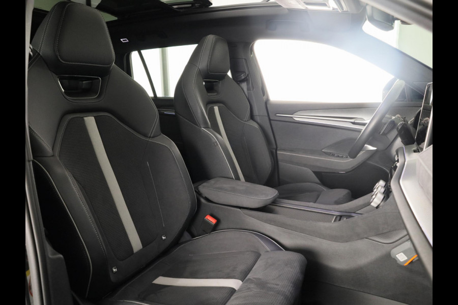 Škoda Kodiaq 1.5 TSI PHEV Sportline Business 204 pk Automaat (DSG) | Verlengde garantie | Navigatie | Panoramadak | Trekhaak (wegklapbaar) | Parkeersensoren | Achteruitrijcamera | Stoelverwarming v/a |