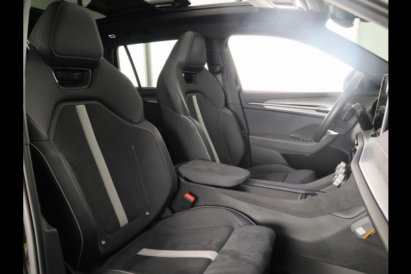 Škoda Kodiaq 1.5 TSI PHEV Sportline Business 204 pk Automaat (DSG) | Verlengde garantie | Navigatie | Panoramadak | Trekhaak (wegklapbaar) | Parkeersensoren | Achteruitrijcamera | Stoelverwarming v/a |