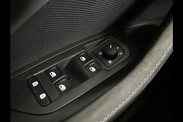 Škoda Kodiaq 1.5 TSI PHEV Sportline Business 204 pk Automaat (DSG) | Verlengde garantie | Navigatie | Panoramadak | Trekhaak (wegklapbaar) | Parkeersensoren | Achteruitrijcamera | Stoelverwarming v/a |