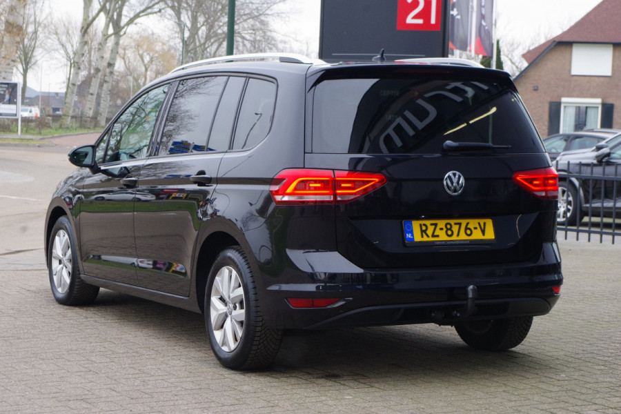 Volkswagen Touran 1.6 TDI Automaat 116 PK SCR Comfortline BNS, Trekhaak, Adap. Cruise Control, Massage, Camera