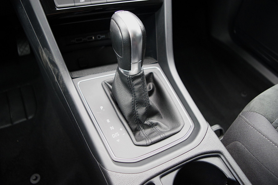 Volkswagen Touran 1.6 TDI Automaat 116 PK SCR Comfortline BNS, Trekhaak, Adap. Cruise Control, Massage, Camera