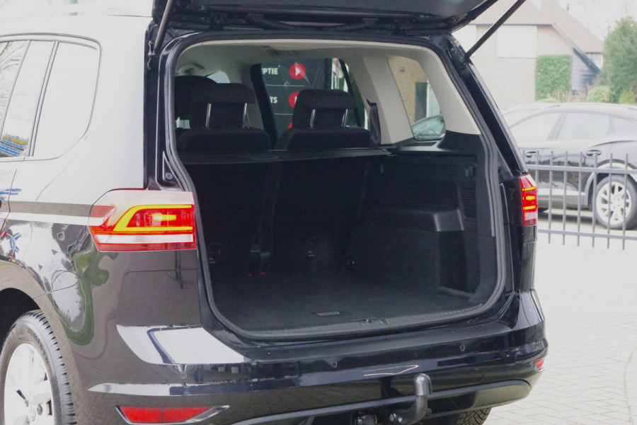 Volkswagen Touran 1.6 TDI Automaat 116 PK SCR Comfortline BNS, Trekhaak, Adap. Cruise Control, Massage, Camera