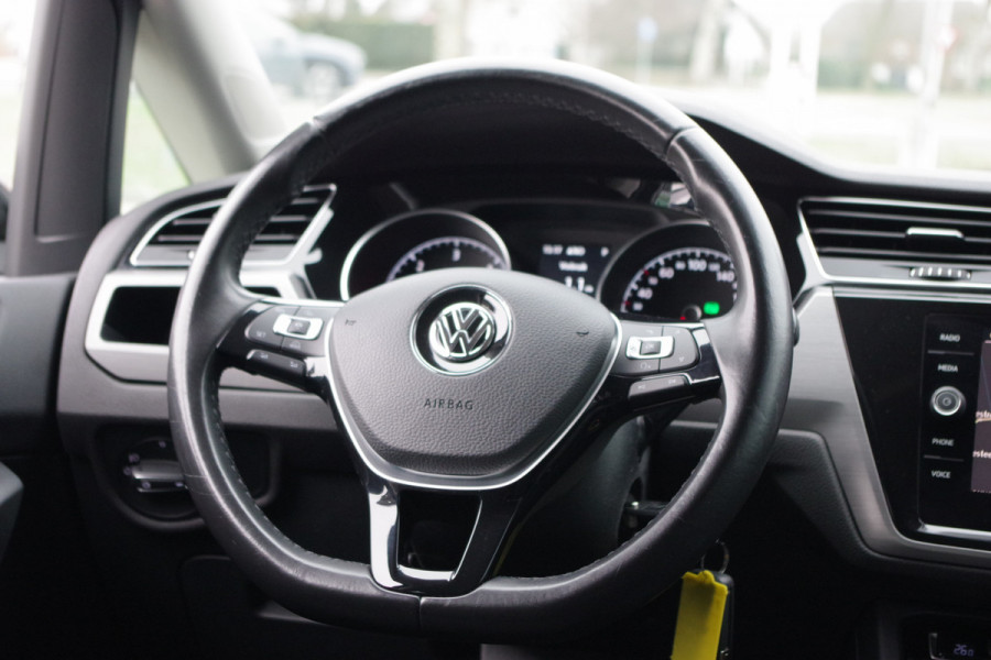 Volkswagen Touran 1.6 TDI Automaat 116 PK SCR Comfortline BNS, Trekhaak, Adap. Cruise Control, Massage, Camera
