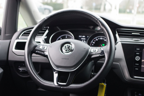 Volkswagen Touran 1.6 TDI Automaat 116 PK SCR Comfortline BNS, Trekhaak, Adap. Cruise Control, Massage, Camera