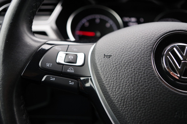 Volkswagen Touran 1.6 TDI Automaat 116 PK SCR Comfortline BNS, Trekhaak, Adap. Cruise Control, Massage, Camera