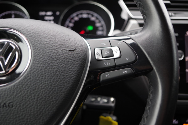 Volkswagen Touran 1.6 TDI Automaat 116 PK SCR Comfortline BNS, Trekhaak, Adap. Cruise Control, Massage, Camera