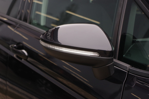 Volkswagen Touran 1.6 TDI Automaat 116 PK SCR Comfortline BNS, Trekhaak, Adap. Cruise Control, Massage, Camera