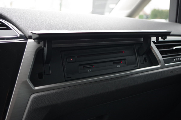 Volkswagen Touran 1.6 TDI Automaat 116 PK SCR Comfortline BNS, Trekhaak, Adap. Cruise Control, Massage, Camera