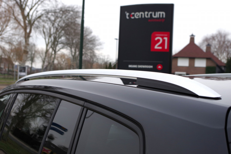 Volkswagen Touran 1.6 TDI Automaat 116 PK SCR Comfortline BNS, Trekhaak, Adap. Cruise Control, Massage, Camera